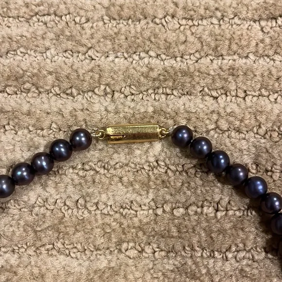 Black/Purple Pearl Necklace - Picture 2 of 2